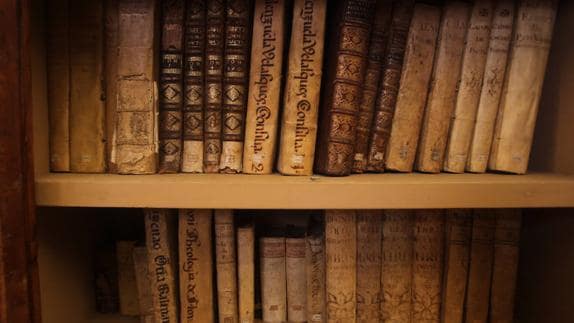 Libros del fondo antiguo de la biblioteca de la Sociedad Económica de Amigos del País.