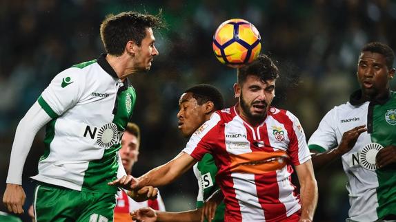 Paulo Oliveira (izquierda) era el candidato número uno, pero su entrenador le ha comunicado que no lo dejará salir. 