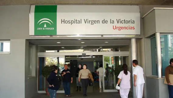 La víctima se presentó acompañada de su hija en urgencias del Hospital Clínico