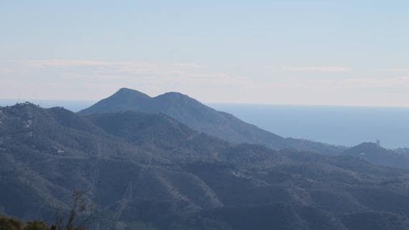 Vista de los Montes de San Antón desde la cota más elevada de la ruta