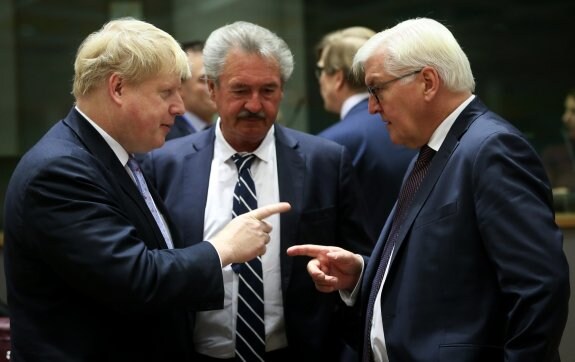 El británico Boris Johnson, el luxemburgués Jean Asselborn y el alemán Frank-Walter Steinmeier. :: efe