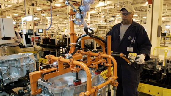 Imagen de archivo de la cadena de montaje de un vehículo.