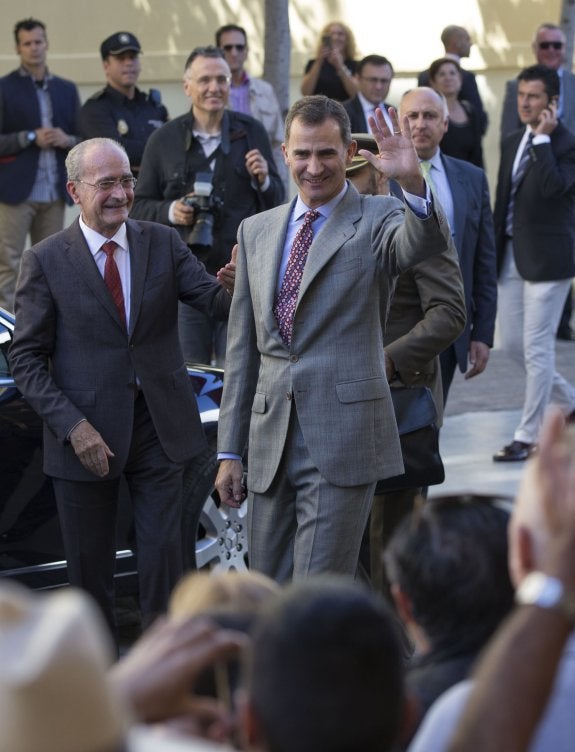 El Rey, junto al alcalde en su última visita a Málaga. :: ñ. salas