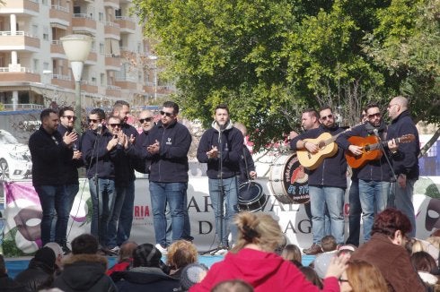 Una de las agrupaciones participantes. :: e. nieto.
