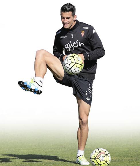 Luis Hernández, en un entrenamiento del Sporting.