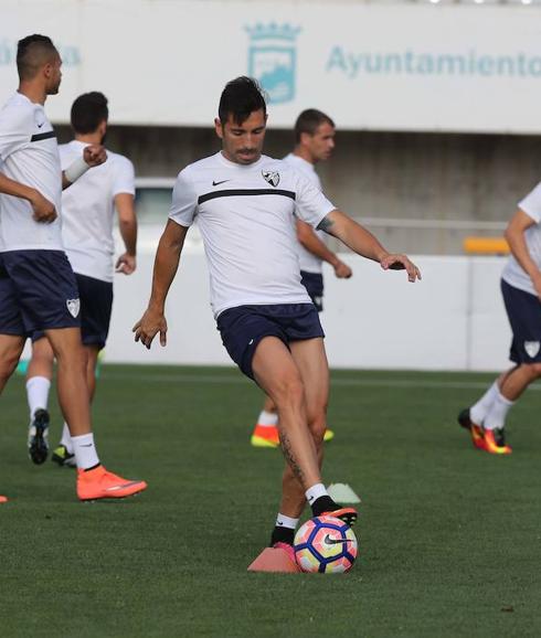 Charles, en un entrenamiento del Málaga.