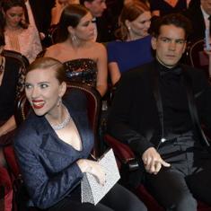 Scarlett Johansson, junto a su marido, el periodista francés Romain Dauriac.