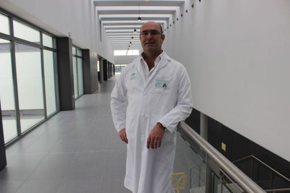 Ruiz destacó, entre otros aspectos, que muchos comarcales no cuentan con nefrólogo, oncólogo y endocrino, y el de Ronda, sí. v. melgar
