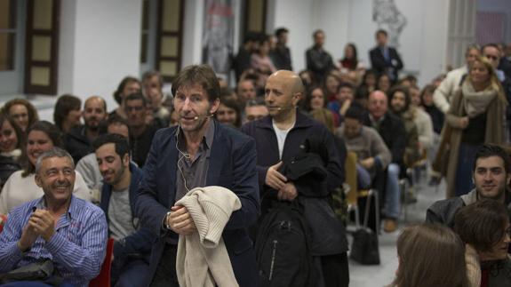 Antonio de la Torre, a su entrada en la sala de la Térmica donde charló sobre su trayectoria. 