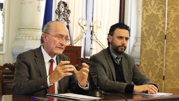 Raúl Jimenez, con el alcalde de Málaga. 