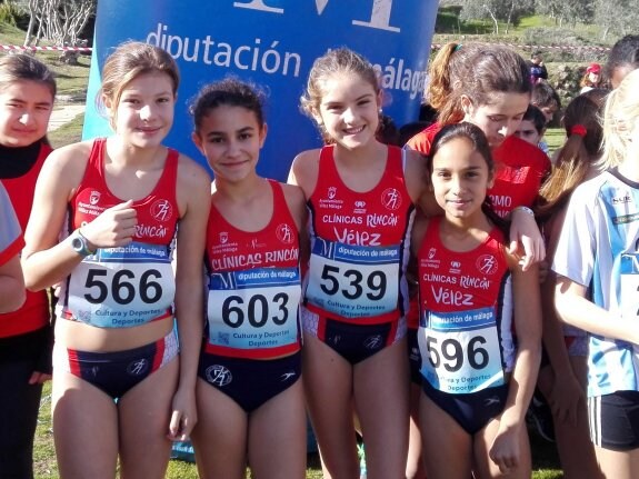 Atletas del conjunto del Clínicas Rincón de Vélez, en Antequera. :: sur
