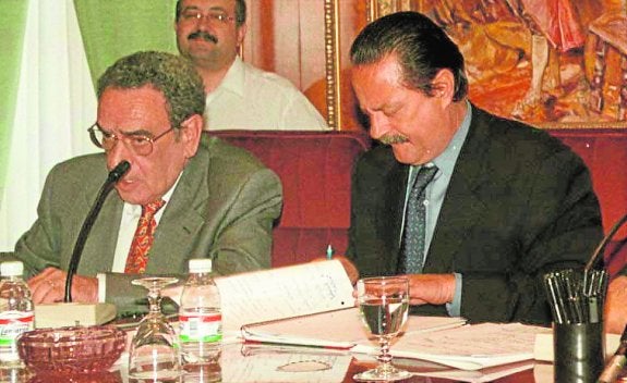 Barrantes y Muñoz, durante un pleno en 2000 (archivo).