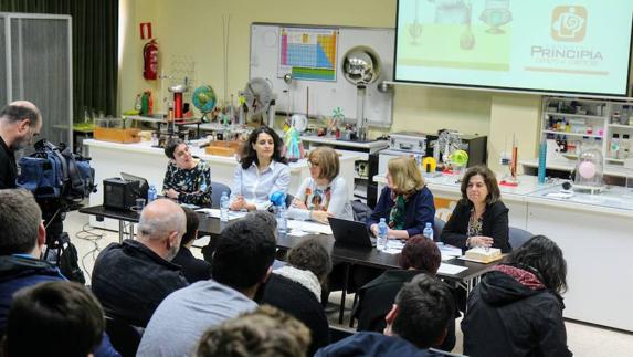 Mesa redonda sobre la mujer en la Ciencia. 