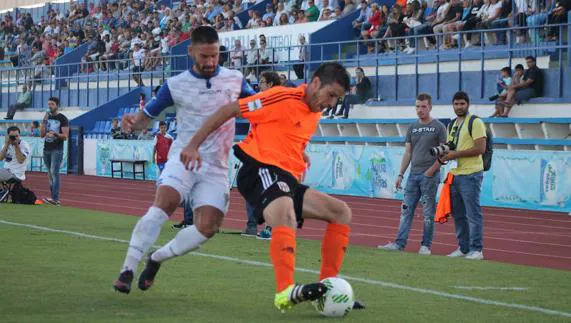 Kike Márquez, en el primer duelo ante el Mérida. 