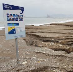 Imagen de la playa de La caleta, esta mañana.