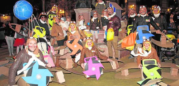 Cientos de personas participaron disfrazadas en los actos del carnaval antequerano. :: antonio j. guerrero
