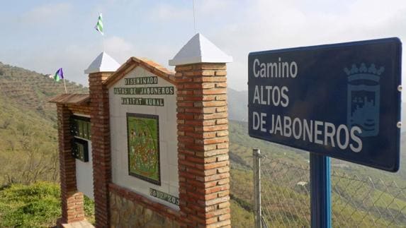 El monolito inaugurado el sábado en los Montes de Málaga. 