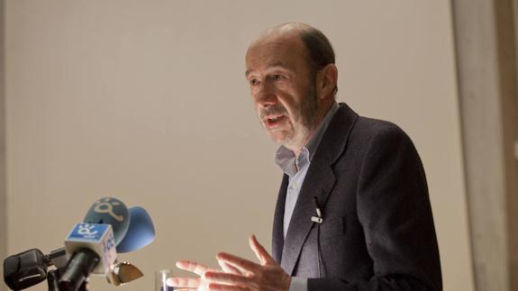Rubalcaba, durante su intervención en la UMA este lunes. 