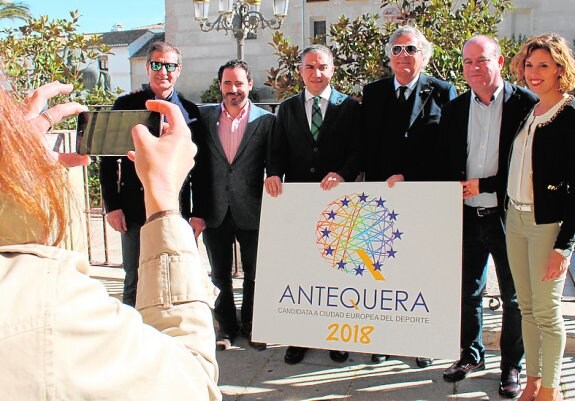 Bendodo arropó ayer la presentación en Antequera. 