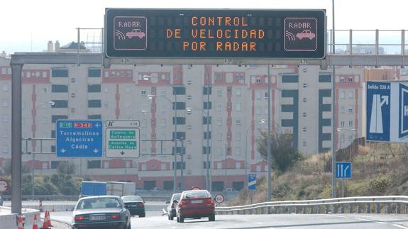 Panel anunciador del radar del falso túnel de Carlos Haya. 
