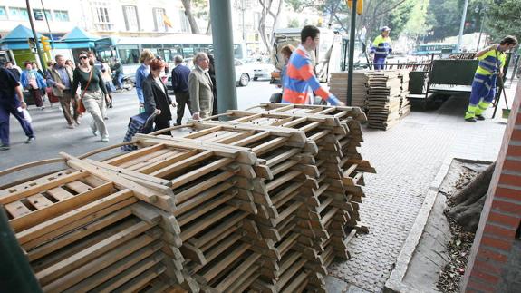 Sillas apiladas en la Alameda