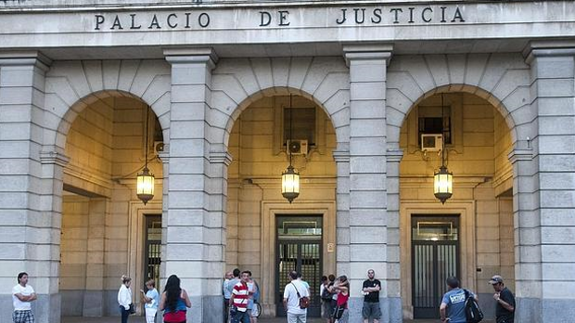 Fachada de la Audiencia Provincial de Sevilla