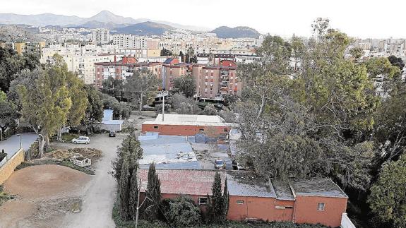 Las caballerizas municipales han quedado rodeadas de viviendas en Teatinos