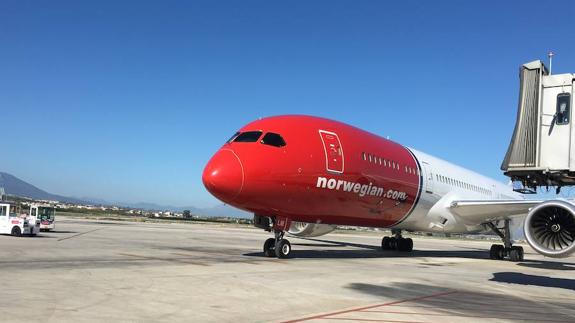 Primera llegada del Boeing 787-9 Dreamliner de Norwegian, el avión más grande que opera en el aeropuerto de Málaga. 