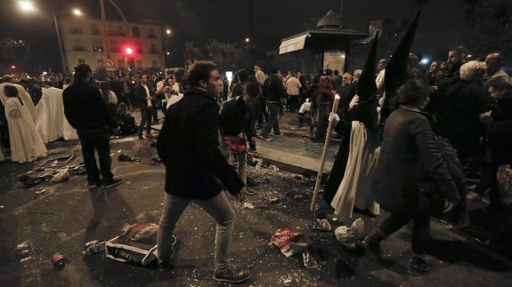 El pánico cundió en la Madrugá de Sevilla.