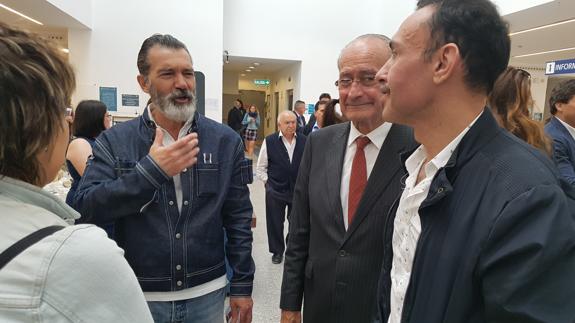 Banderas, junto a De la Torre. 