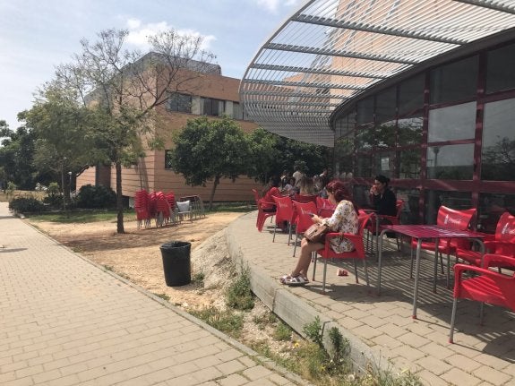 Estado actual del exterior de la cafetería . :: A. j.
