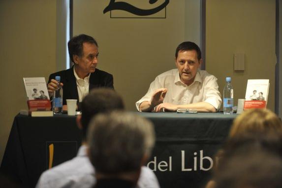 Ignacio Martínez de Pisón y Antonio Soler, ayer, en La Casa del Libro. :: francis silva