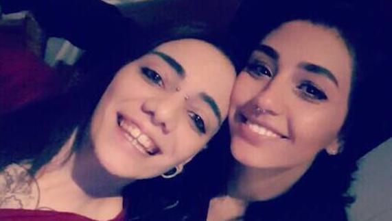 María Jimena y Shaza, su pareja, en una imagen facilitada por su familia.