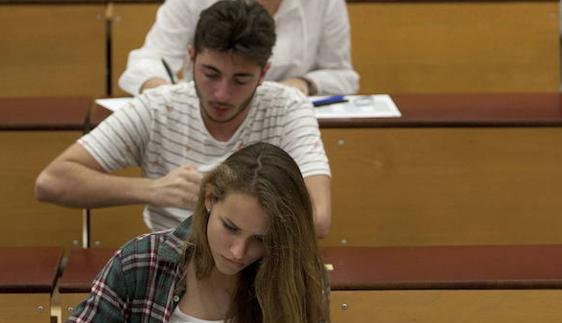 Estudiantes examinándose el año pasado.