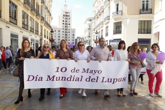 La Asociación de Lupus de Málaga celebró ayer un pasacalles. :: paula hérvele