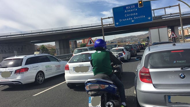 Atasco kilométrico en la MA-20 