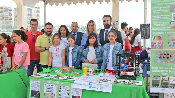 Eusebio Córdoba, director del CEIP San Sebastián de Archidona, Gabriel Clavijo, director provincial de Andalucía Emprende y los delegados de Educación, Patricia Alba, y de Empleo, Mariano Ruiz. 