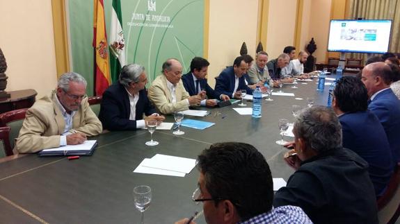 Los alcaldes, durante la reunión