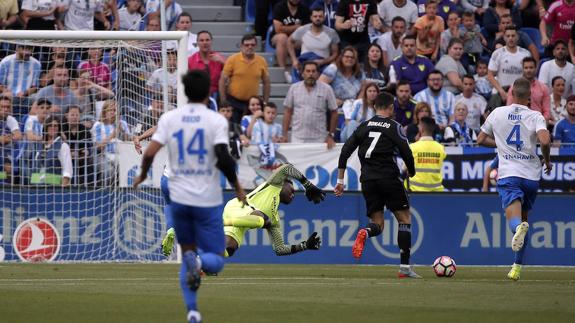 Cristiano marcó en esta jugada el primer gol del Madrid, que fue clave para el desarrollo del encuentro y para el triunfo final del equipo blanco.