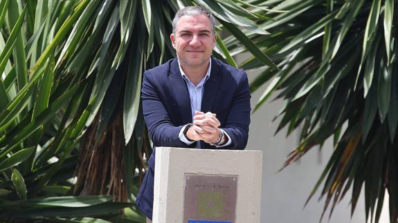 Bendodo, en el hito de kilómetro cero de laGran Senda de Málaga, en la Diputación