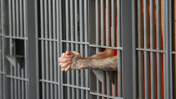 Las agresiones a funcionarios de prisiones serán castigadas con hasta cuatro de años de cárcel