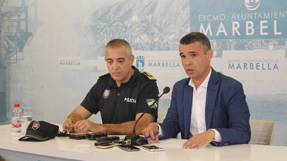 El jefe de la Policía Local, Javier Martín, y el alcalde, José Bernal. 