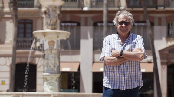 El hispanista Ian Gibson, ayer, en la Plaza de la Constitución