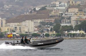 Un narco logra escapar en una lancha de la Guardia Civil tras tirar a un agente al agua