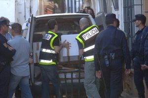 OPERACIÓN. Uno de los registros realizados por la policía en Marbella.