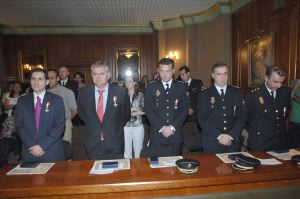 10 DE JUNIO DE 2007. El juez Torres, el fiscal López Caballero y el resto de los homenajeados. / J.-LANZA
