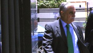 NUEVA CAUSA. Luis Vicente Moro sale de la Audiencia Provincial el pasado 3 de junio. / SKN