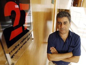 Julio Neira: «Leer el periódico en una terraza frente al mar»