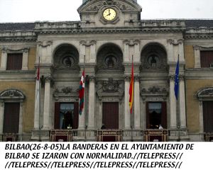 La bandera española debe ondear en todos los edificios autonómicos