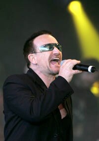 ESTILO FUTURISTA. Bono utiliza modelos polarizados y muy ligeros.
